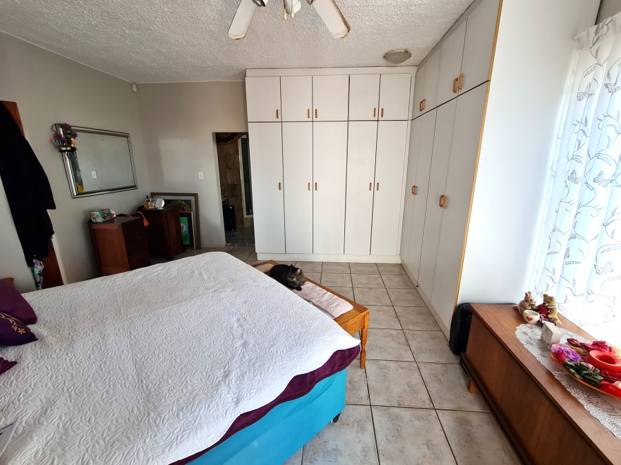 5 Bedroom Property for Sale in Wavecrest Eastern Cape